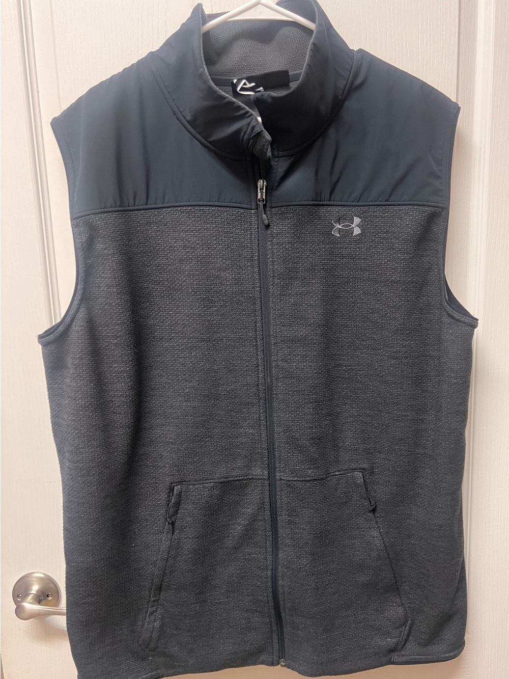 Under Armour Men's Charcoal Gray & Black Full-Zip Fleece Vest